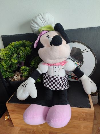 peluche Minnie chef cheffe cuisine Disney souris blanc noir rose Carreau Toque