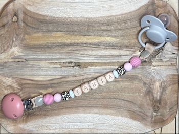 Attache tétine personnalisée simple 