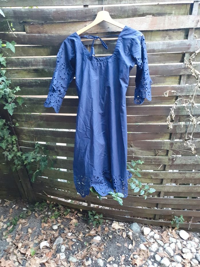 Jolie robe découpée - photo numéro 4