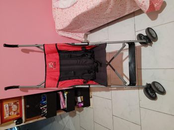 Poussette canne très peu servie