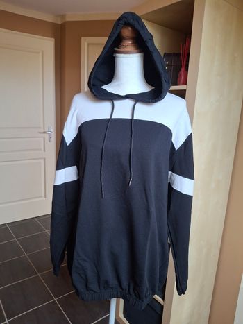 Sweat large capuche noir et blanc
