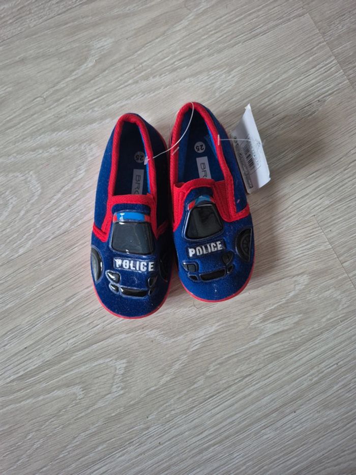 Chaussons neufs 25