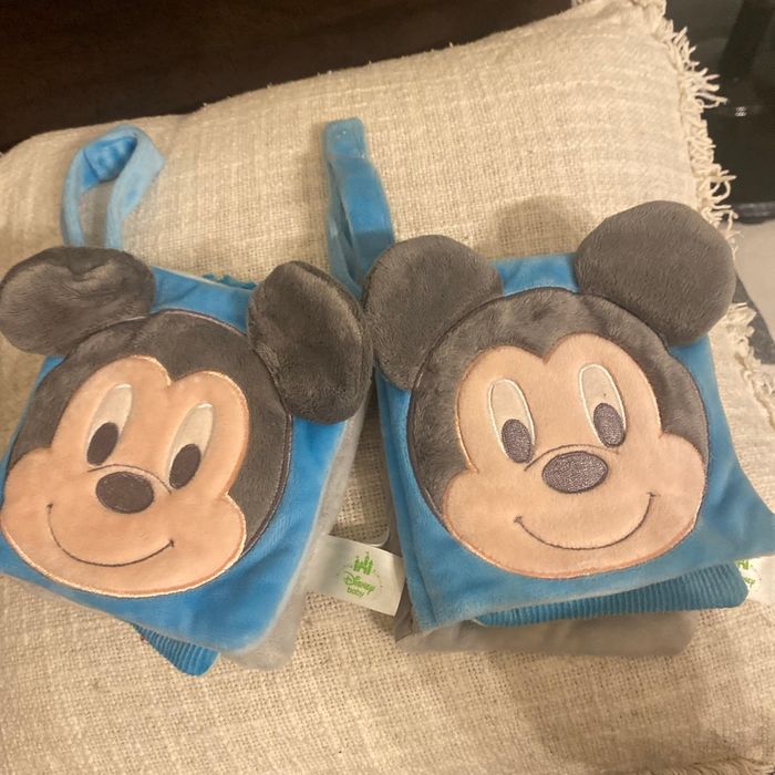 2 livres identiques Mickey en tissus