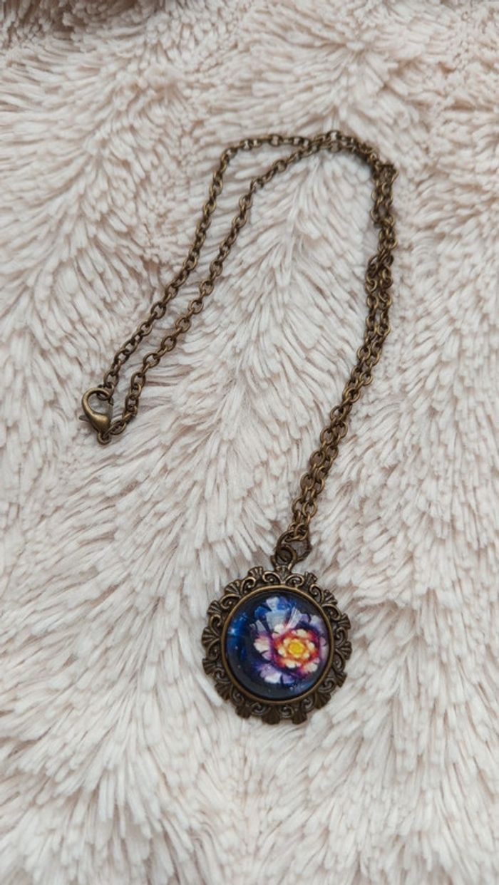Collier fleur medaillon