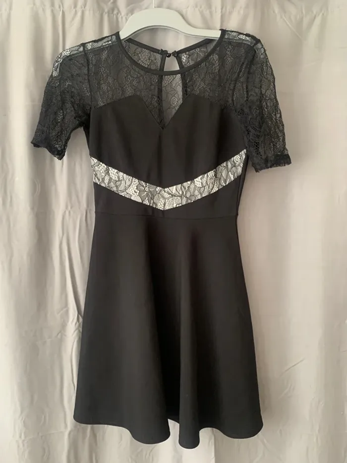 robe courte avec dentelles