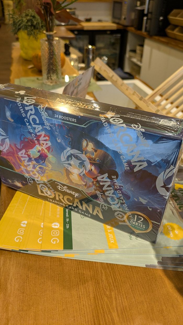 Display lorcana saison 10 lueur dans les profondeurs neuf sous emballage - photo numéro 2