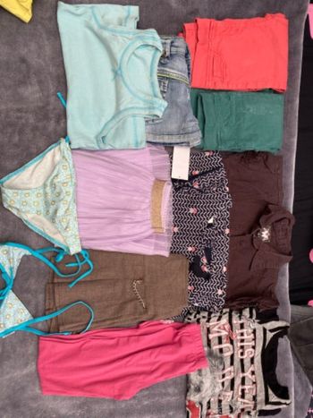 1 lot de  11 vêtements fille taille 8 ans plusieurs marque
