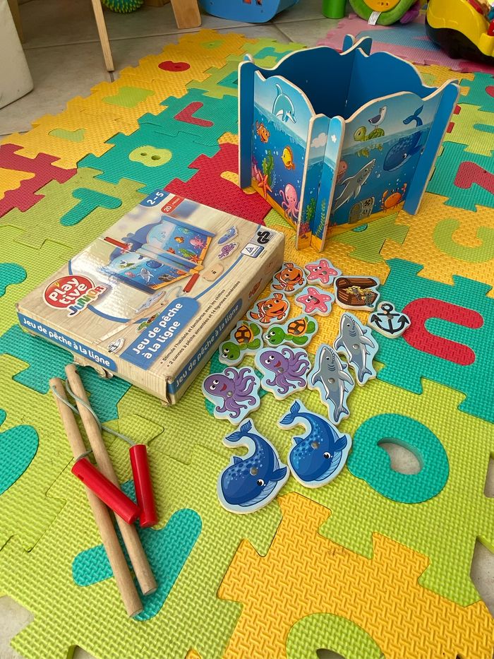 Jeu en bois de pêche aimanté.