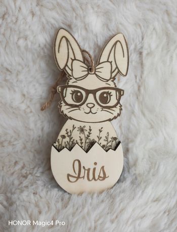 Suspension Pâques lapin fille lunettes 