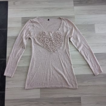 Pull avec col en V femme motif coeur beige taille S