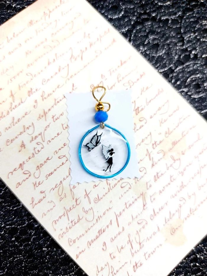 magnifique pendentif en résine avec stickers fée et papillon - photo numéro 4