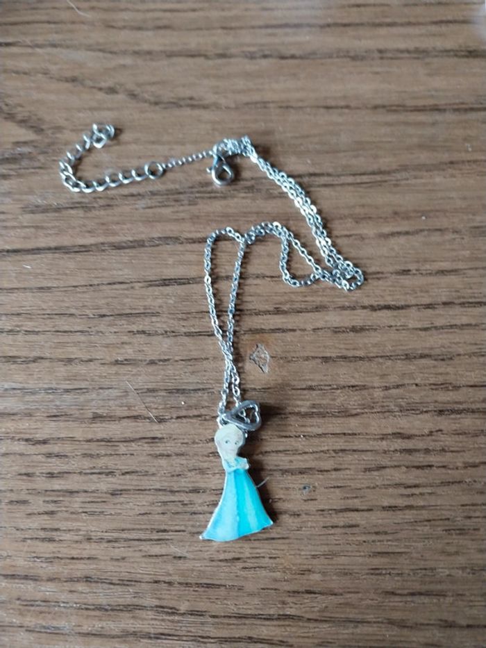 Collier Disney elsa la reine des neiges