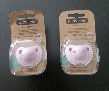 2 tétines suavinēx à utiliser entre 0 à 6 mois