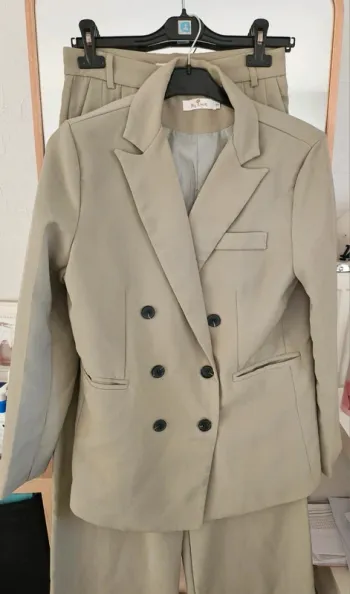 Veste tailleur oversize vert kaki taille m neuve sans étiquette