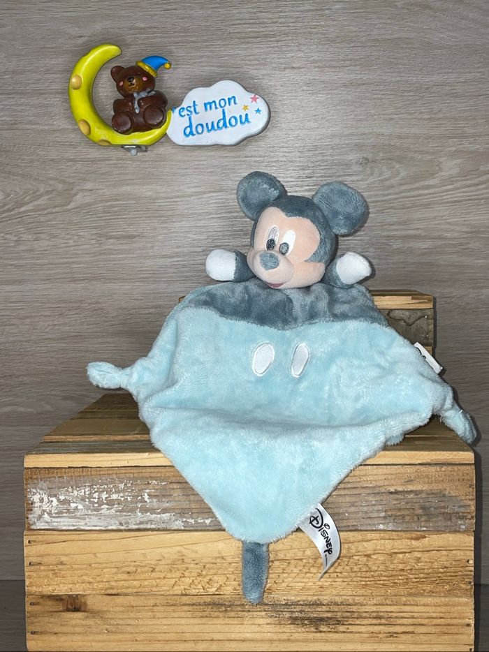 DY434 doudou Mickey disney