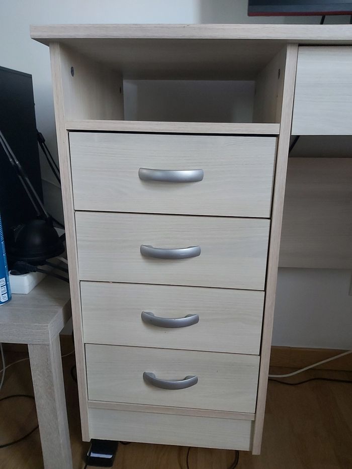 Bureau 5 tiroirs très bon état - photo numéro 2