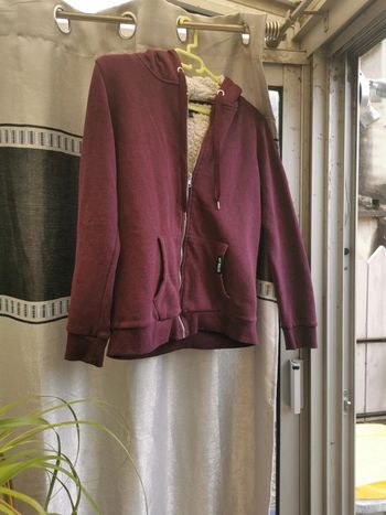 Jolie veste fourrée taille M Jennyfer