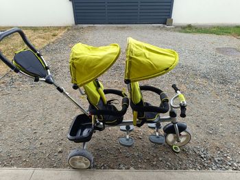 Tricycle double pour jumeaux ou enfants rapprochés