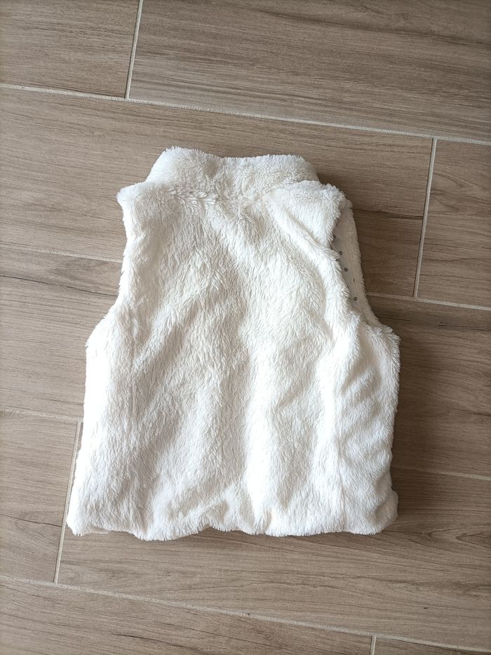Gilet veste sans manches fausse fourrure fille écru 6 ans U essentiel TBE - photo numéro 2