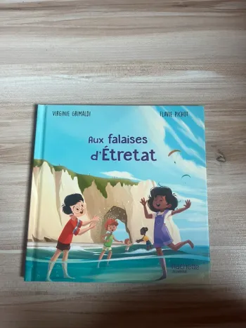 aux falaises d’etretat livre hachette jeunesse