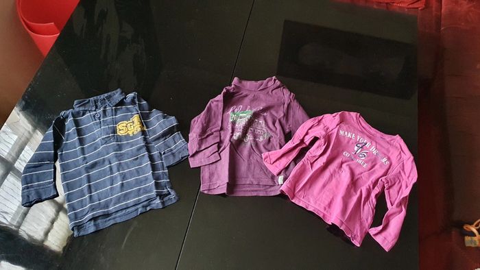 Lot de vêtements tee-shirt polo 2 ans - photo numéro 2