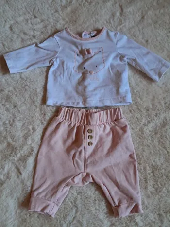 Ensemble tee-shirt et pantalon