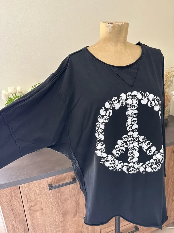 TEE shirt manches longues avec parce and love en tête de mort - photo numéro 3
