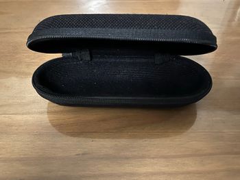 Étui à lunettes noir coque