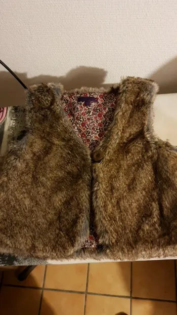 Gilet sans manches fausse fourrure