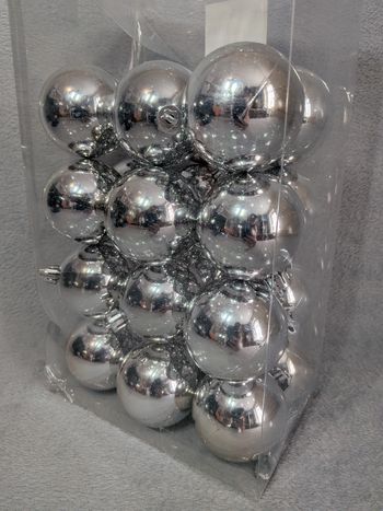 Lot 24 boules Argenté - Plastique Incassable - 6 cm