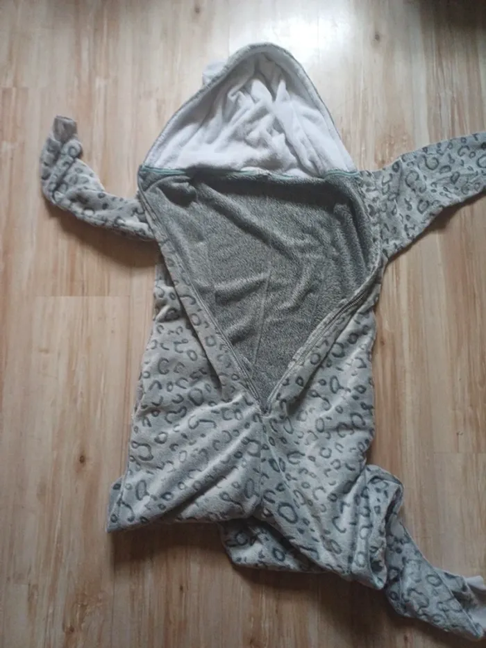 Combi Pyjama chaud une pièce leopard taille S - photo numéro 7