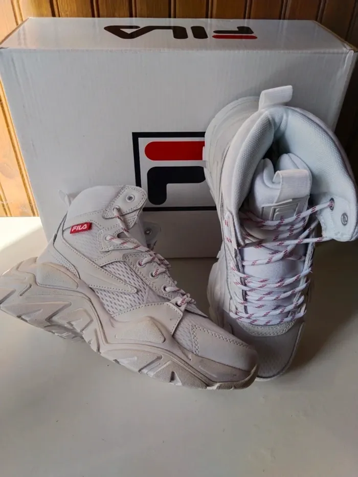 Sublimes baskets sneakers femme marque Fila pointure 38 - photo numéro 2