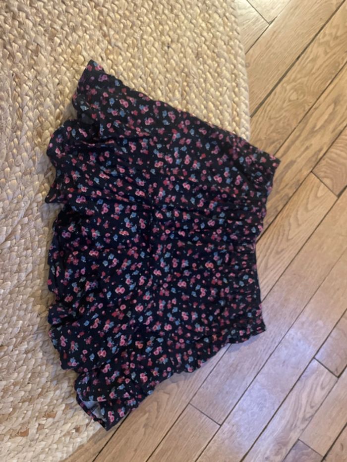 Jupe short noire à fleurs - photo numéro 5