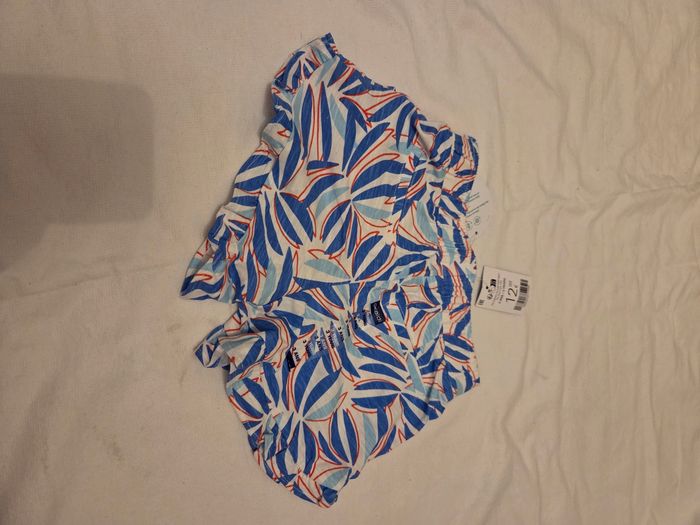 Joli short fille motifs feuilles 3 couleurs bleu , bleu fonce et rouge taille 3 ans neuf Obaibi 6 euros - photo numéro 2