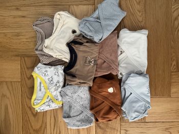 Lot de 10 bodies 1 mois