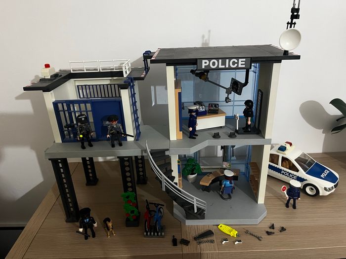 Commissariat de police playmobil