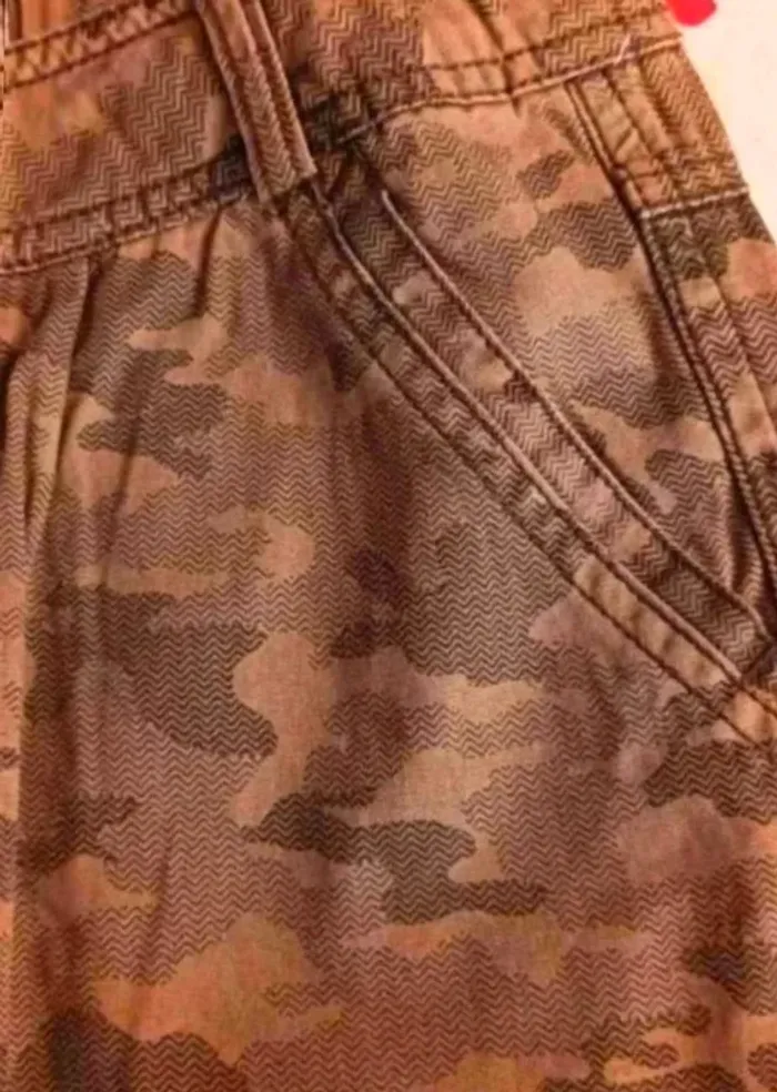 Pantalon  camouflage  très bon  état  9  ans - photo numéro 3
