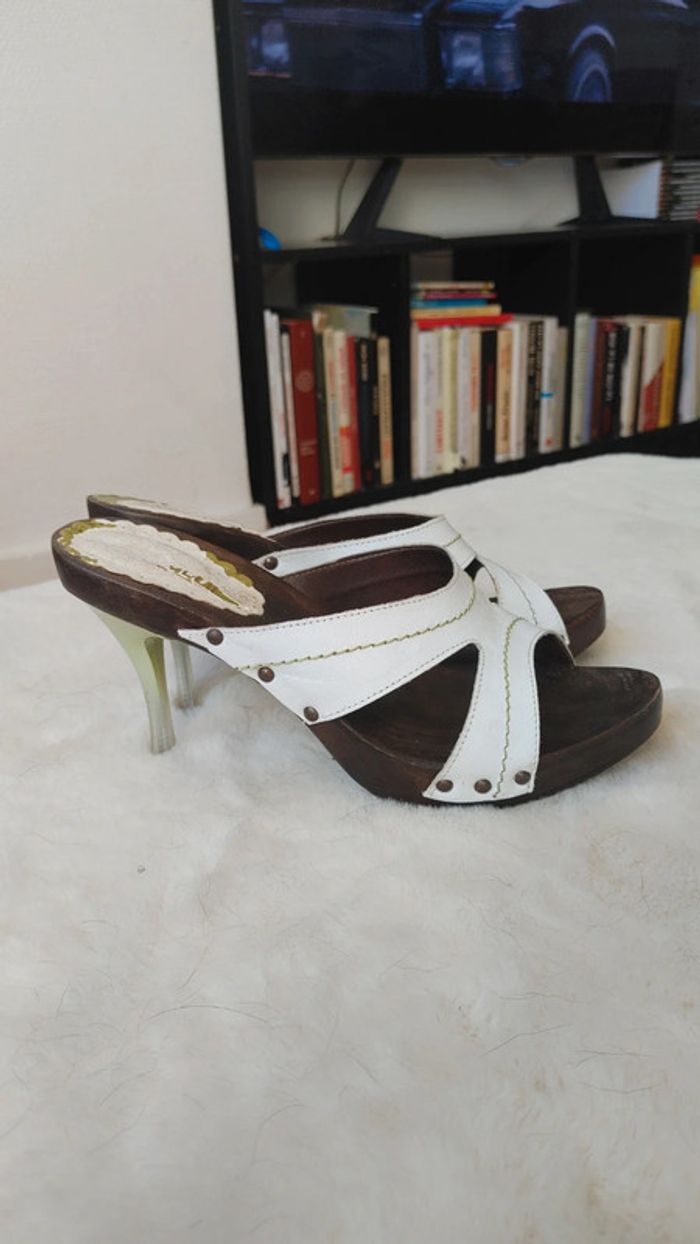 Magnifique mule escarpins vintage ouverts en cuir et bois talon fine transparente - photo numéro 6