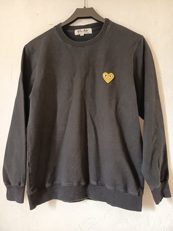 Sweat comme des garçons.