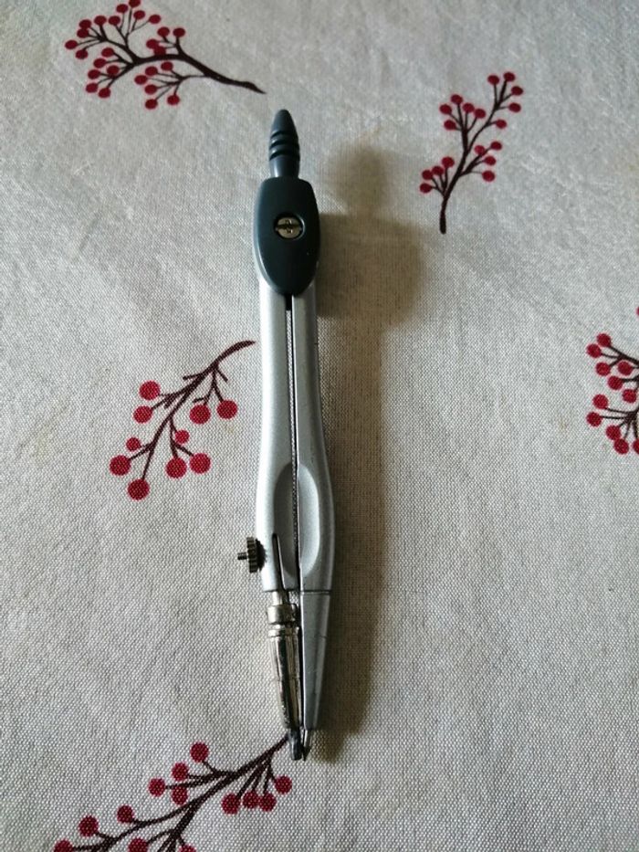 Lot taille crayon/compas/règle 15 cm - photo numéro 4