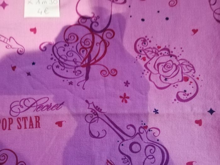 Tissu rose violet guitare pop star 1m40x1m30 - photo numéro 3