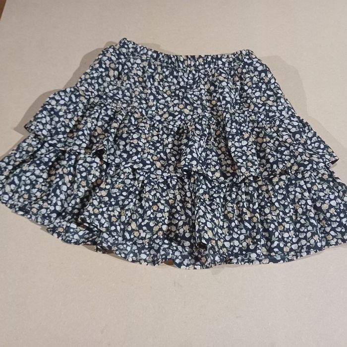 Jupe noir avec mini feuilles