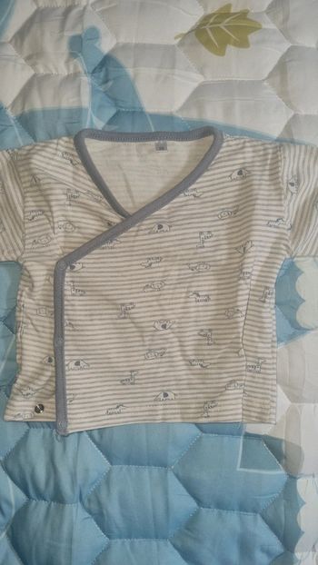 Tee-shirt manche longue 6 mois 68 cm en très bon état