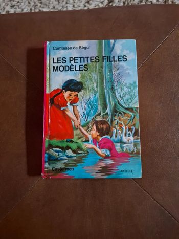Les petites filles modèles