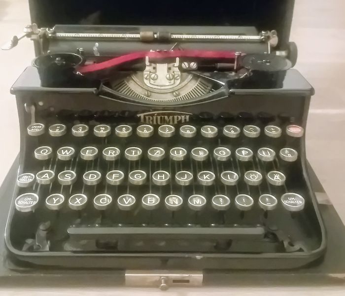 Machine à écrire portable Triumph  Durable Vintage - Clavier QWERTZ Allemand - Années 30-40 - Avec Mallette - photo numéro 6