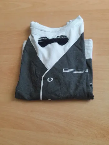 T-shirt effet costume