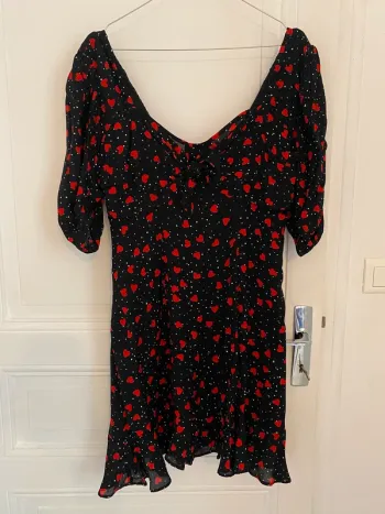 Robe noire avec cœurs rouges The Kooples