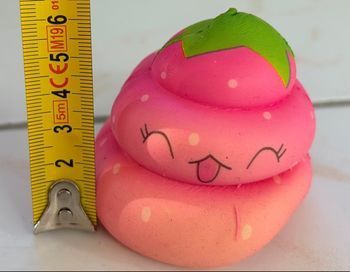Squishy petite crotte thème fraise