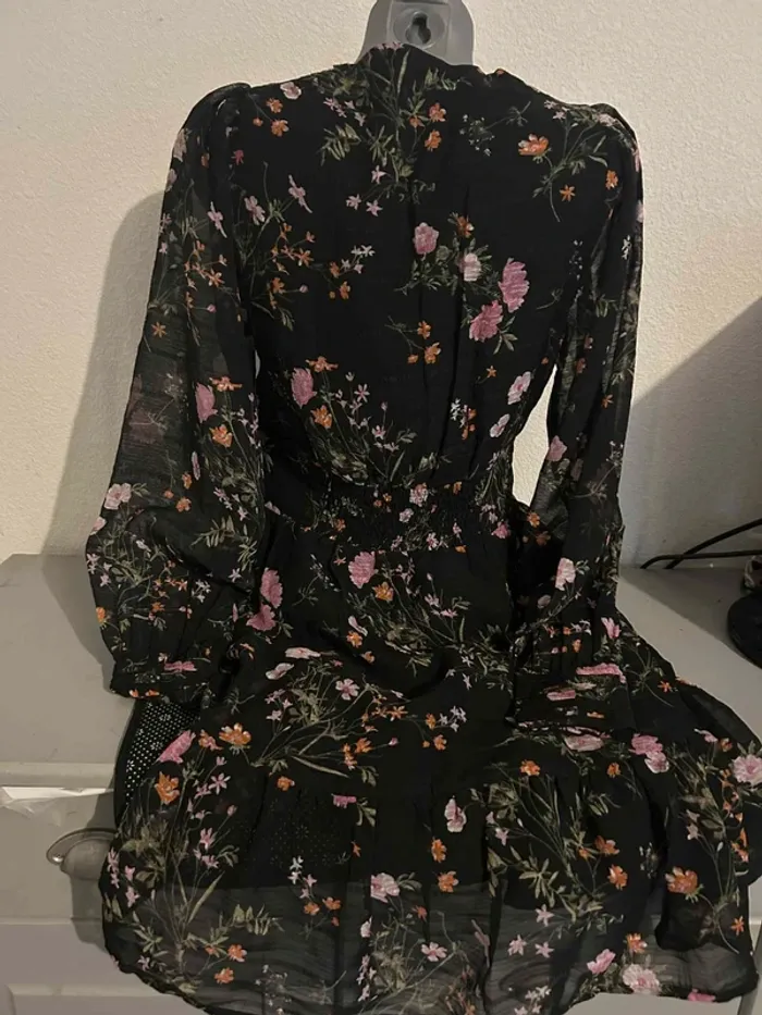 Robe manches longues neuve avec étiquettes en taille XS - photo numéro 2