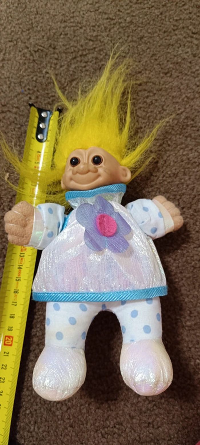 Peluche troll cheveux jaune fleur - photo numéro 4